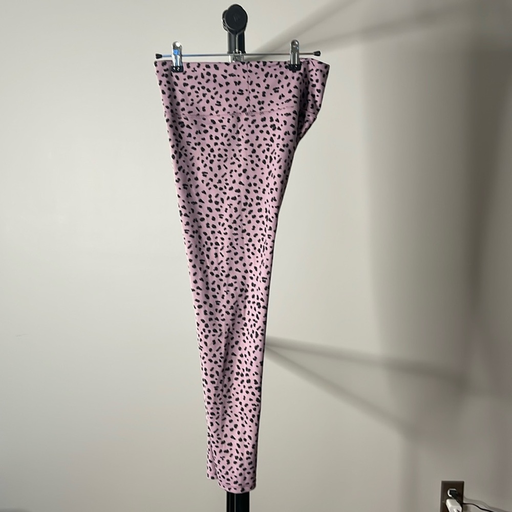 Zyia lilac leopard fit n free
